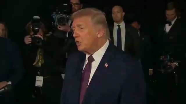 川普谴责英国首相基尔·斯塔默对中国的“危险”访问，小心跟加拿大一样被加税。

川普再次强调，习近平是他好朋友