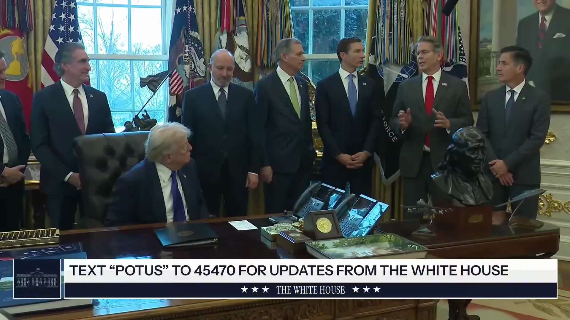 🚨最新消息：川普总统正式设立 120亿美元规模的稀土矿产国家储备，直指美国对 #中国关键矿产 依赖的结构性风险
👉 财政部长斯科特·贝森特给表态：“我们要夺回我们的主权。”

📦 这项计划（被称...