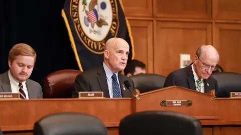 美众院外委会警告：中俄正将移民“武器化”，以此削弱西方国家安全

2月13日，美国众议院外交事务委员会欧洲小组委员会10日举行听证会，主席基思·塞尔夫（Keith Self）明确指出，俄罗斯与中共正利...