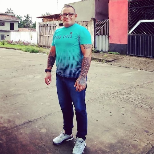 WARNING
This app is full of African men with fake profiles of beautiful women, 
scamming people.📵
        Aviso
Está ch...