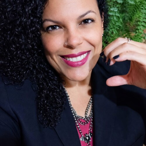 ✍️ Copywriter, revisora e tradutora (PT↔️EN) | 💡 Transformo ideias em textos que conectam | 📩 Dicas + bastidores | 📲 ...