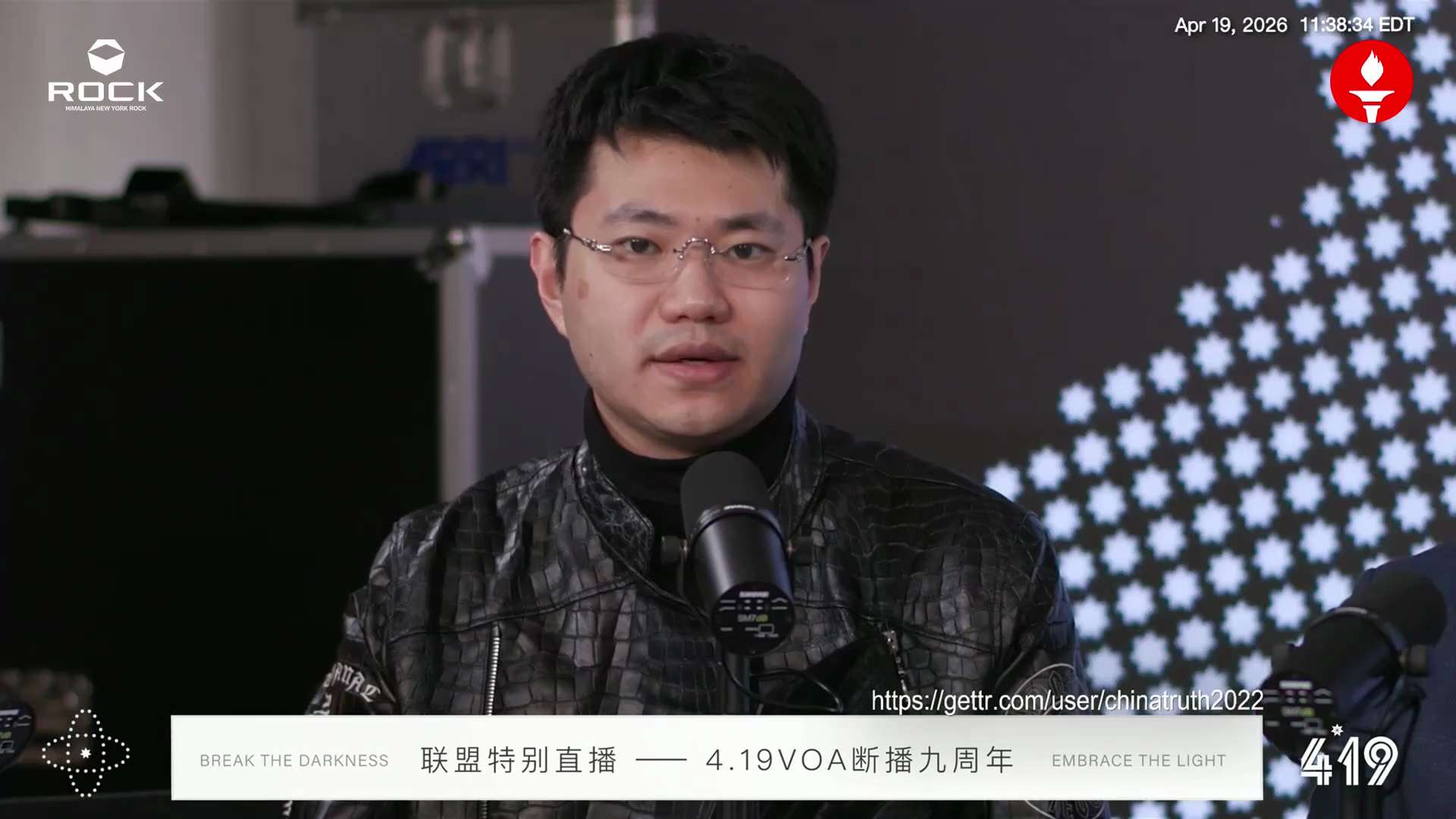 #罗伊传达七哥来电内容
战友们好，七哥爱你们！想你们啊！
1000多个日夜，我几乎没见过太阳，只有去医院那二三十秒能感受到光。但这不算什么，因为我心中有万佛万神如太阳般的力量在护佑，让我们坚强地活到今...