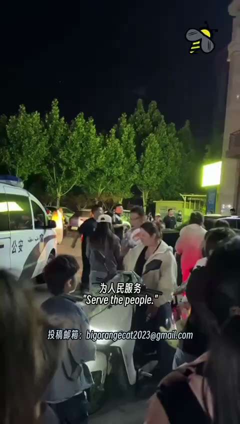 編號：4️⃣6️⃣2️⃣
【中共乱象】5月7日，山东滕州金八力托管善国盛景店被发现给小孩吃臭肉烂菜，引发上百家长到店内讨说法。面对家长责问，老板撒泼打滚倒地上装晕倒。据家长透露，该老板上了救护车后立刻...