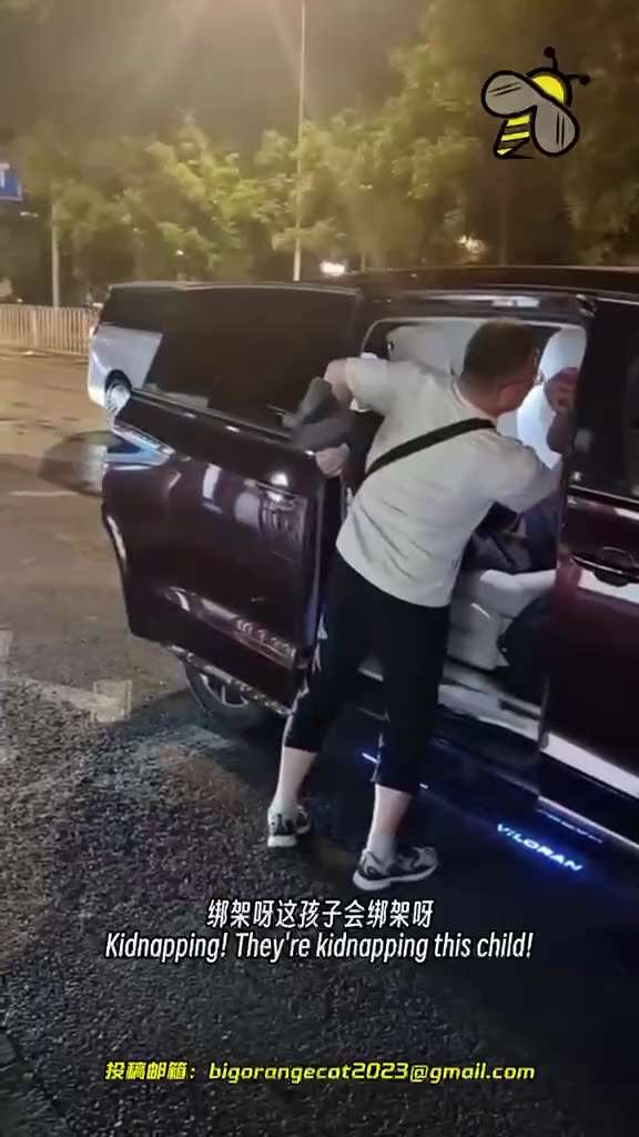 編號：4️⃣9️⃣1️⃣
【中共乱象】「中共截访人员当街绑架访民被擒（2026.06.28）」6月28日，中共截访人员在北京当街绑架一名访民，随后被访民及保安抓获。
🔗himalayaustrali...