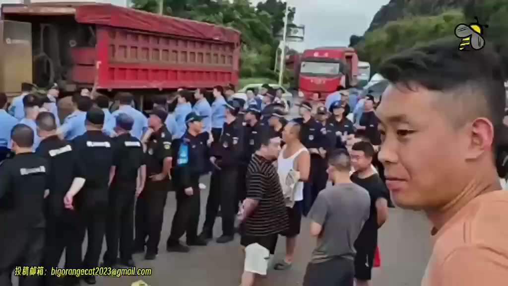 編號：5️⃣0️⃣3️⃣
【中共乱象】7月25日下午，福建福州罗源县亿鑫钢铁有限公司数百名工人堵塞国道，抗议公司变相裁员、前脚保险，并与大批警察、特警对峙至次日凌晨。据工人透露，亿鑫钢铁于上月变更法定...