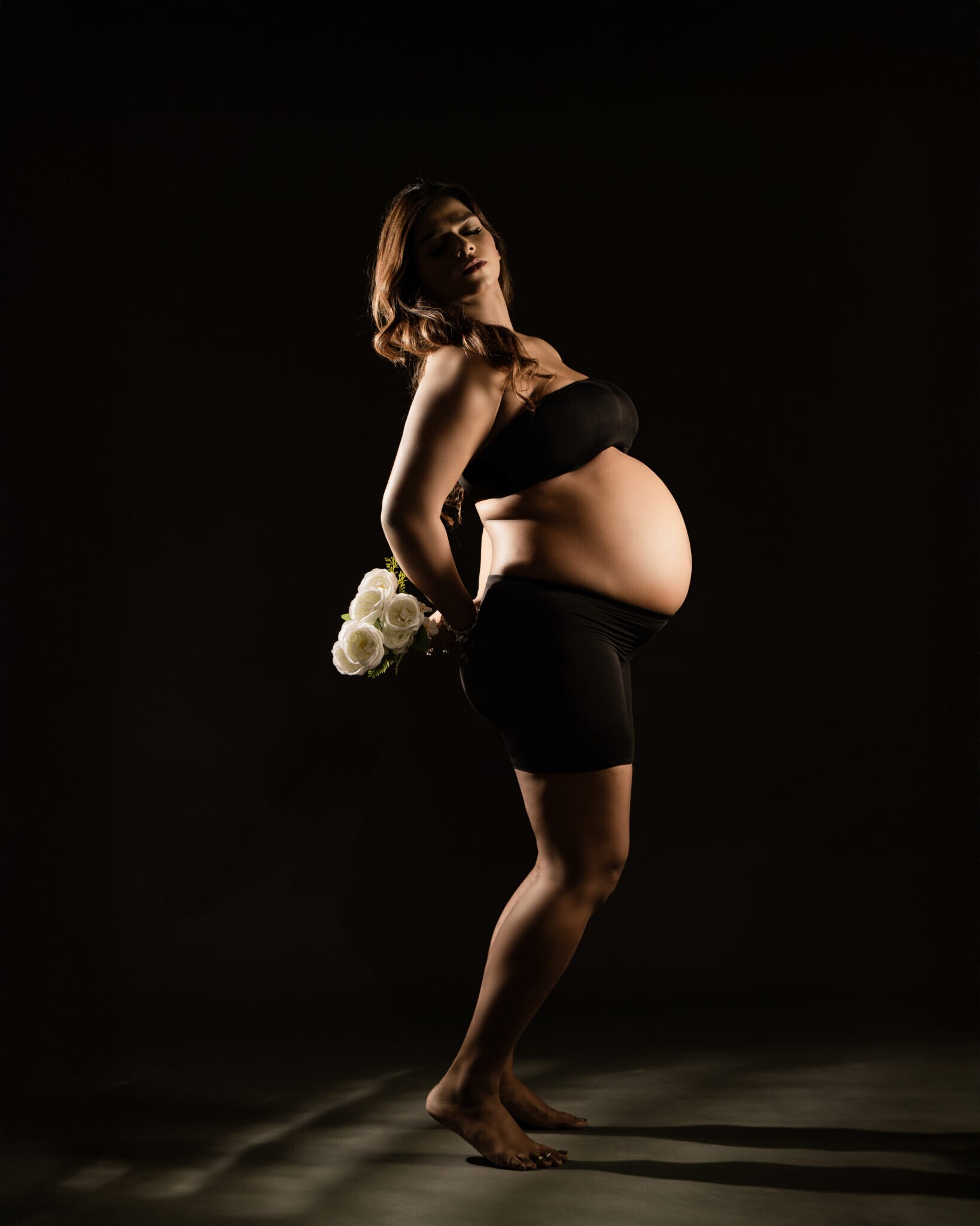 Which Saree Colours Actually Photograph Best for a Maternity Shoot?

Choosing a saree for a maternit...