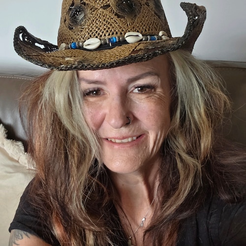 Strong Conservative and Trumper. I love God, guns, family and my motorcycle. I ride a 2016 Streetglide Special. Politica...