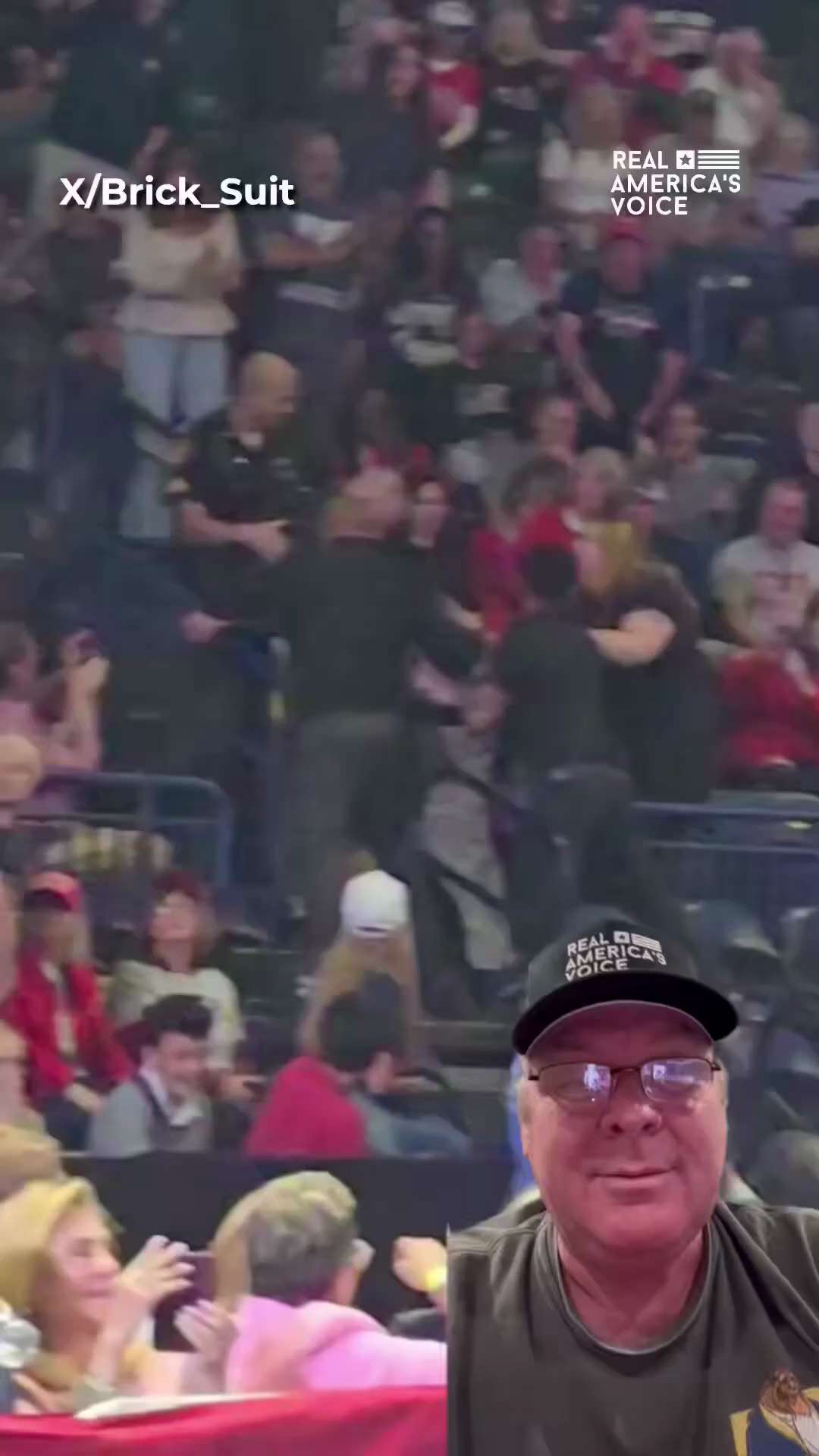 CHAOS ERUPTS AT TRUMP RALLY IN OHIO! 🔥

Two protesters are escorted out after disrupting Sen. Jon H...