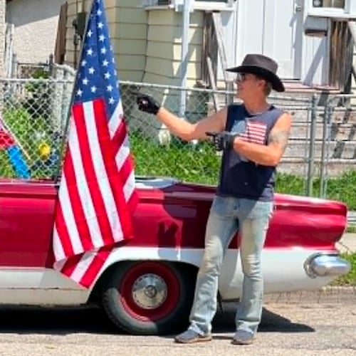 American  Artist  of all trades ! Single & straight - I love the United States of America and her true constitutional Pa...