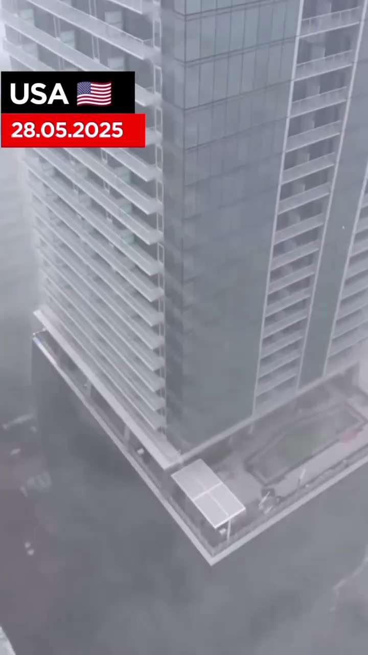 Strong #wind #storm, heavy #rains and hail rolled in Austin of #Texas, #USA 🇺🇲 (28.05.2025)