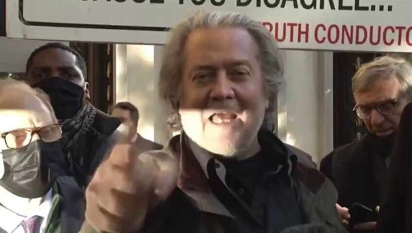 班农，真正的英雄！
中国人民的真心朋友！
听他说了吗？为了老百姓和中国人民，每天重锤砸向习罪犯，Take down the CCP!
永远爱你，班农！