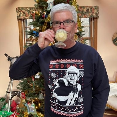 Barstool Sports. Host of @DoYourPod. Author of SIX RINGS and FROM DARKNESS TO DYNASTY. Comic. I'll even do you a Cameo h...