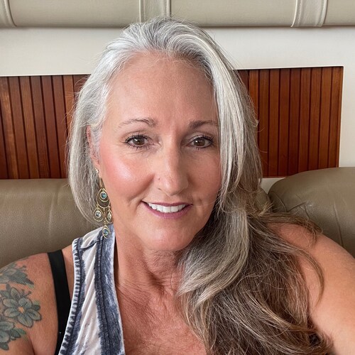 Conservative, Artist, Tech Diver, WIFE, mother, grandmother, boater 🛥,  Dog Lover 🐶, Covid Survivor 🦠😂😂😂.  🚫 Trai...