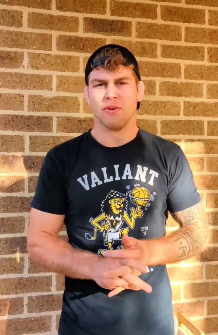 AUSSIE UFC Fighter Jake Matthews says fuck off to vaccines and the mandates.

Legend 👊🏻🇬🇧🇦🇺