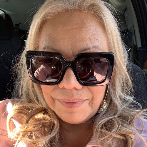 Vintage Jewelry lover seller 
I’m a women who loves her man and loves taking care of him I have four adult children and ...