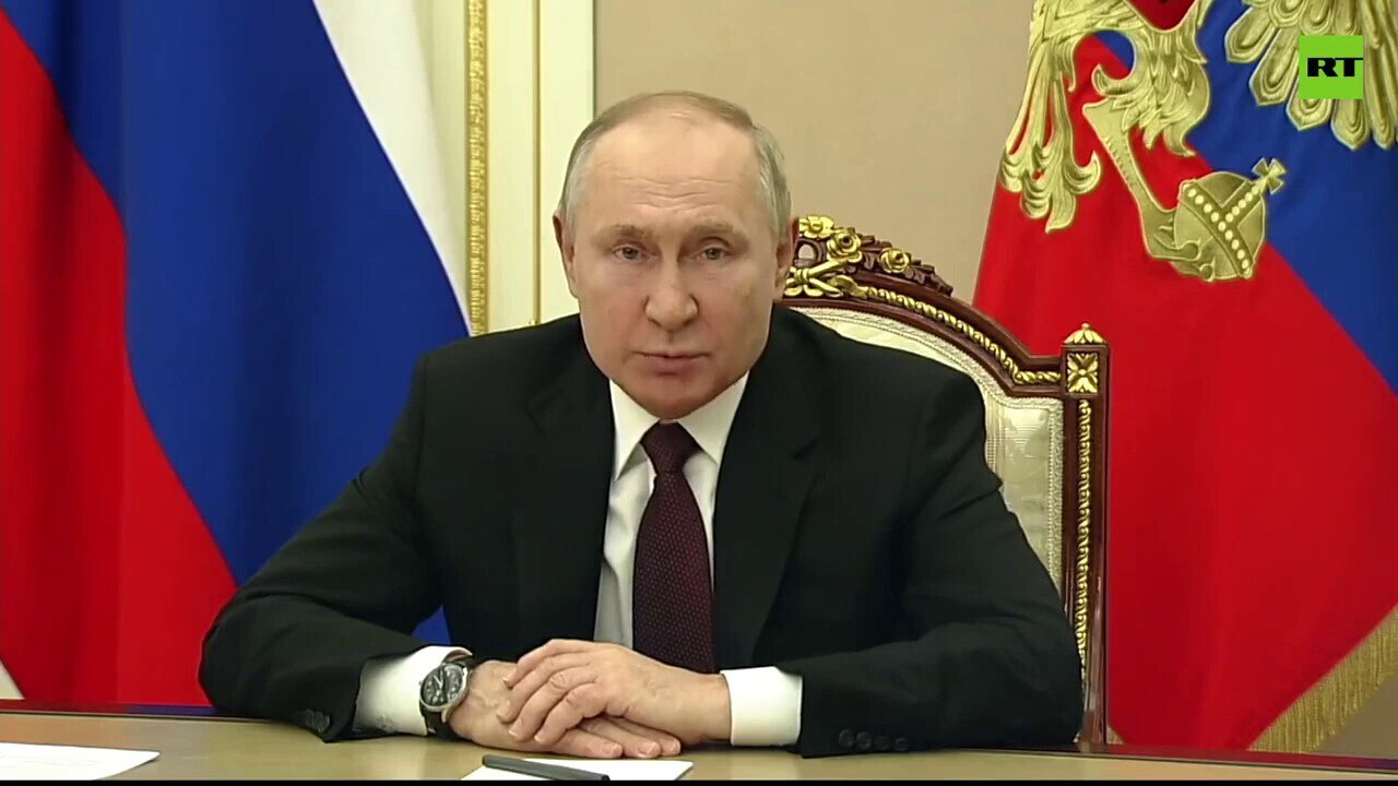 Putin addresses Ukraine military:

"Take power into your own hands. It seems that it will be easier ...