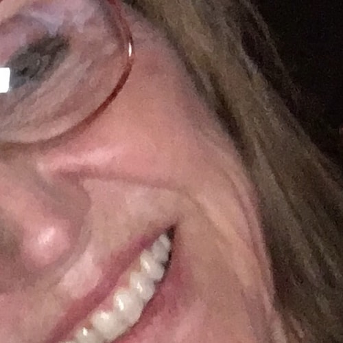 I revere freedom. ❤️gardening, baking, reading. Vintage, married. No dms.