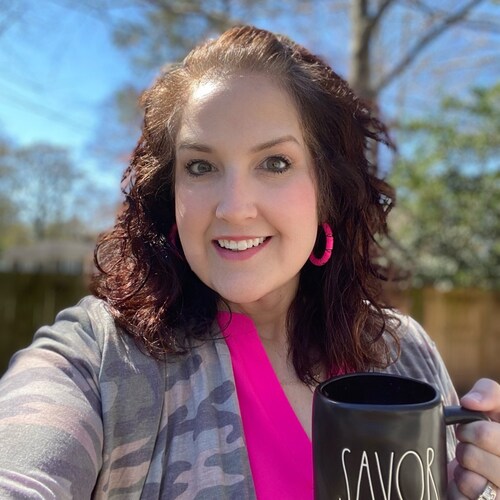 Jesus follower, Pro life, wife, Mama, Navy mom x2, Conservative, Nutritionist, clean food café owner, America is the bes...