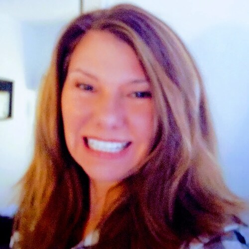 A bit of world traveler, something of a vintage diva, somewhat libertarian, kinda populist, full time freedom loving gir...