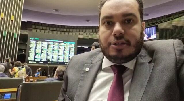 Voto pela manutenção do veto ao FUNDO ELEITORAL. Finalmente a verdade será reestabelecida.