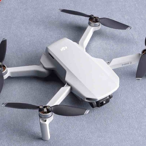 Loves tech politics and movies. Veteran ,model building / Drones Metal detecting. Love to hike. Everybody is equal !