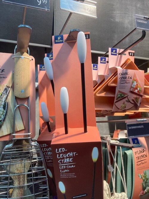 Tchibo verkauft LED-Leuchtstäbe in der Form von PCR-Teststäben. Wie gestört ist das bitte?🤮🤮🤮