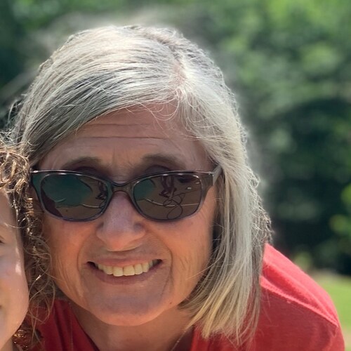 Conservative, Jesus is my redeemer & savior, Love America🇺🇸 wife, mom and grandmother