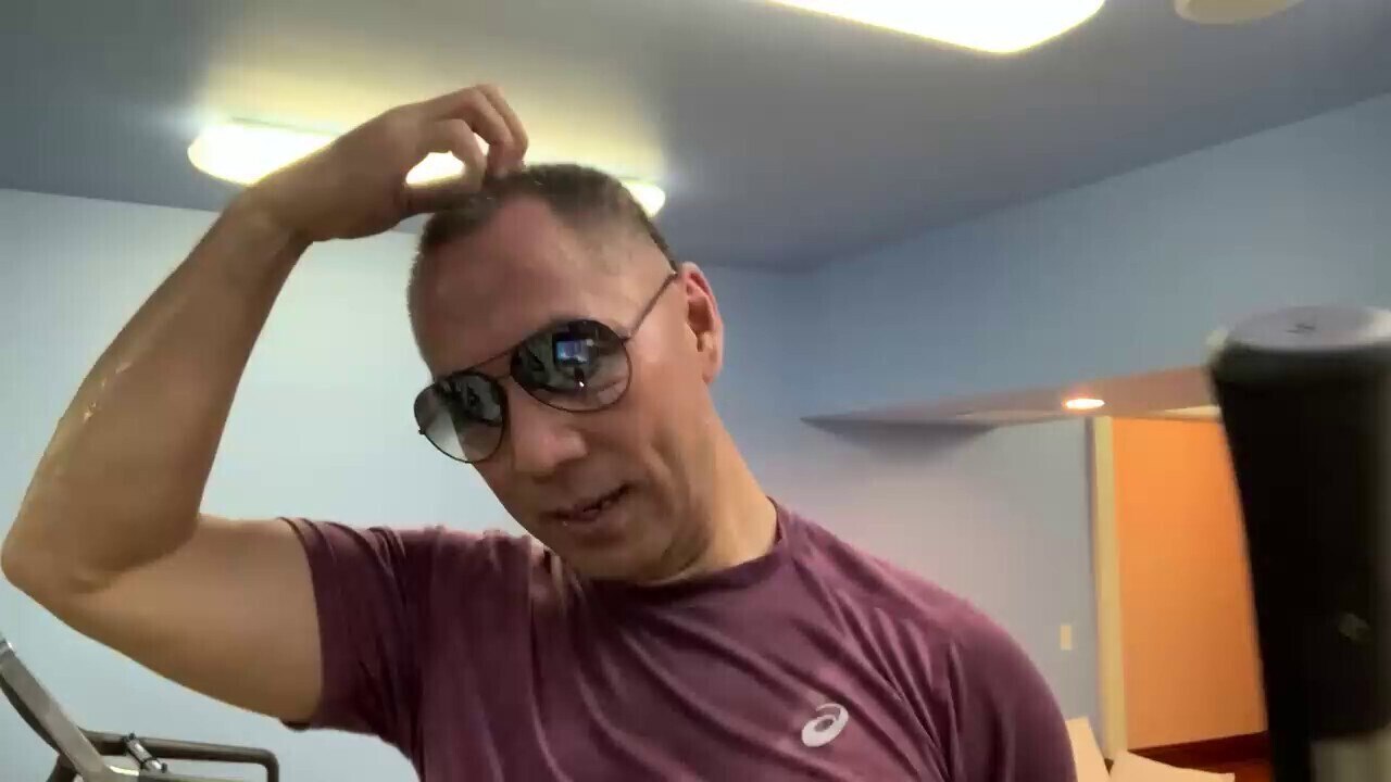 11月13號：尊敬的戰友們好⋯⋯你們健身了嗎⋯⋯傳播CC P病毒⋯⋯疫苗解藥的真相了嗎！一切都已經開始⋯⋯別忘了今天看真人真事節目呀⋯⋯