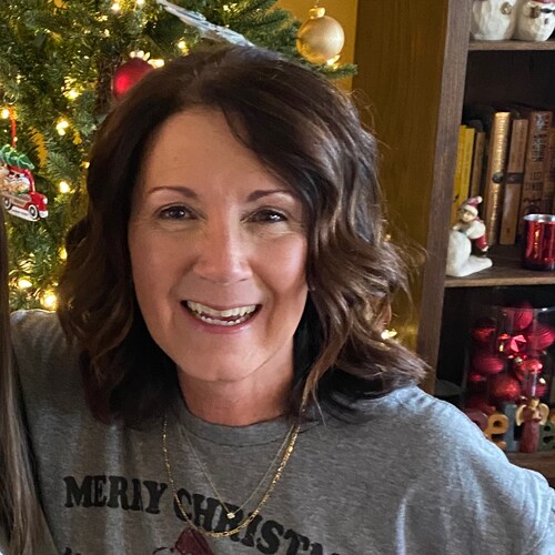 Wife, mom and grandma from Ohio ❤️🤍💙 Love cheese, my Peloton and Christmas!