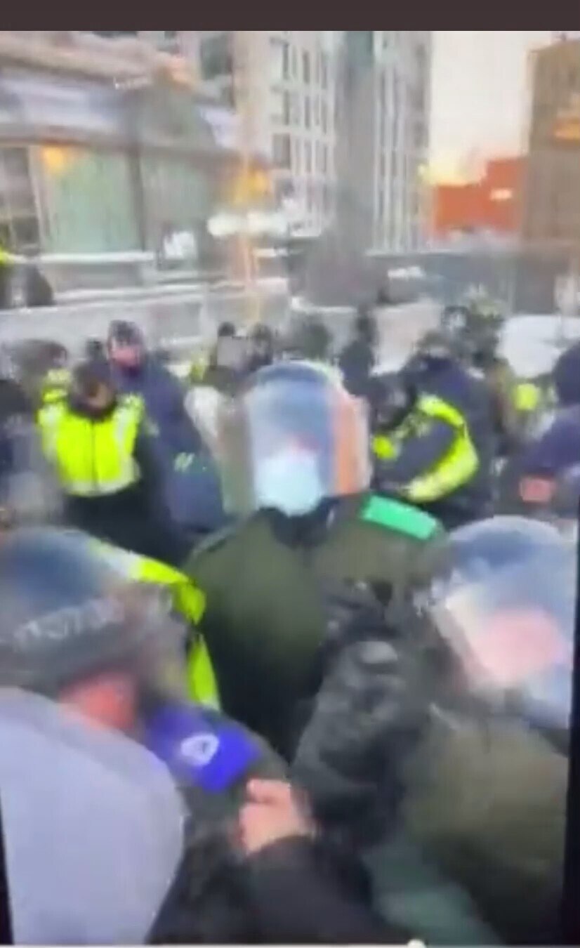🇨🇦 Is this whatTrudeau authorized? The trampling of its citizens 🇨🇦

Appalling 😱 @CRRJA5
