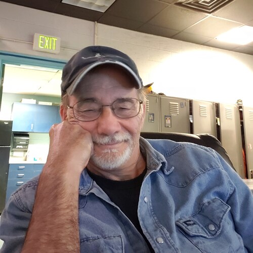 ✝ #Christian Jer. 29:11 ✝
 🇺🇸 🇺🇸 #Constitution #1A #2A #NRA 🇺🇸 🇺🇸 
Married (happily) 🙂
Steelworker