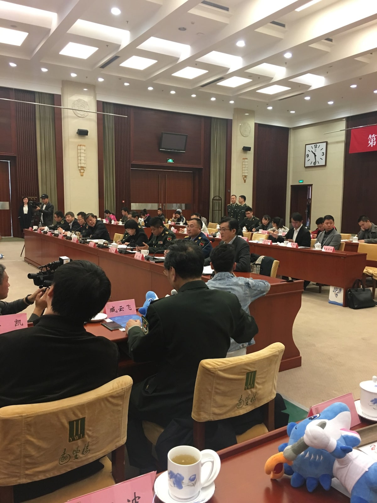 2019年10月，在武汉举行了世界军人运动会，战友都知道发生了什么。我想说另外一件事，很巧，在2018年，我作为社会散装年轻音乐人，参加了在北京北三环远望楼宾馆召开的世界军运会主题曲征集大会。（军队音...