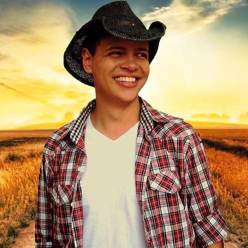 📍Bacharel em Relações Internacionais.
📍Cantor, Músico e Compositor desde 1995.
📍Carioca.
📍Cristão.
📍Monarquista.
📍...