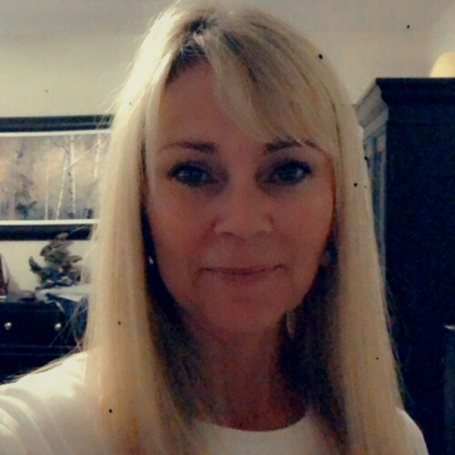 #Trumpwon Trump loving woman! Midwestern girl. FDA CDC Fauci are all China puppets!