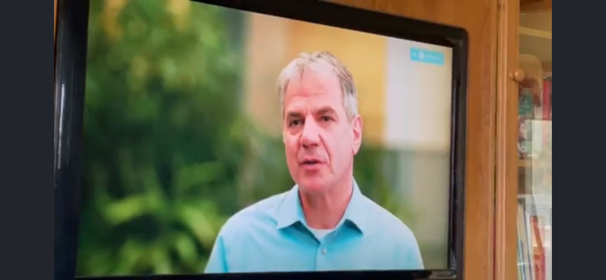 C’est le gars qui a passé dans le Pharmachien ce matin.

Gary Kobinger, il a travaillé avec Qiu et s...