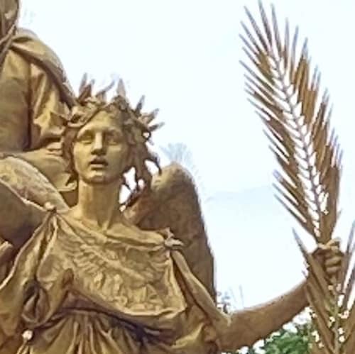 2017年开始，我们跟随郭文贵先生爆料革命，创建新中国联邦，反共灭共，开辟正道主义新世界。我们肩负历史使命。side by side,hand in hand. go on for ever.