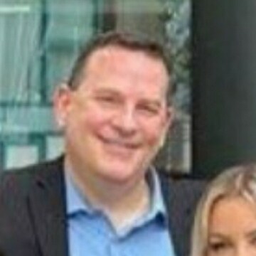 Dad,Self employed 
Conservative 
I love my country
🇺🇸