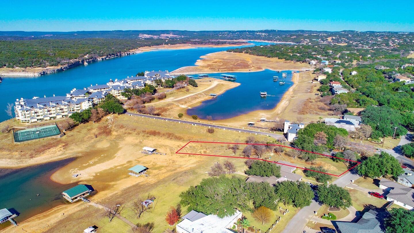 #TexasRealtors are selling vacant land faster than ever because they hired a drone pilot to reveal l...