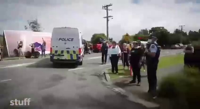 Horse face dictator Jacinda Ardern given a warm welcome by parents during school visit 👀