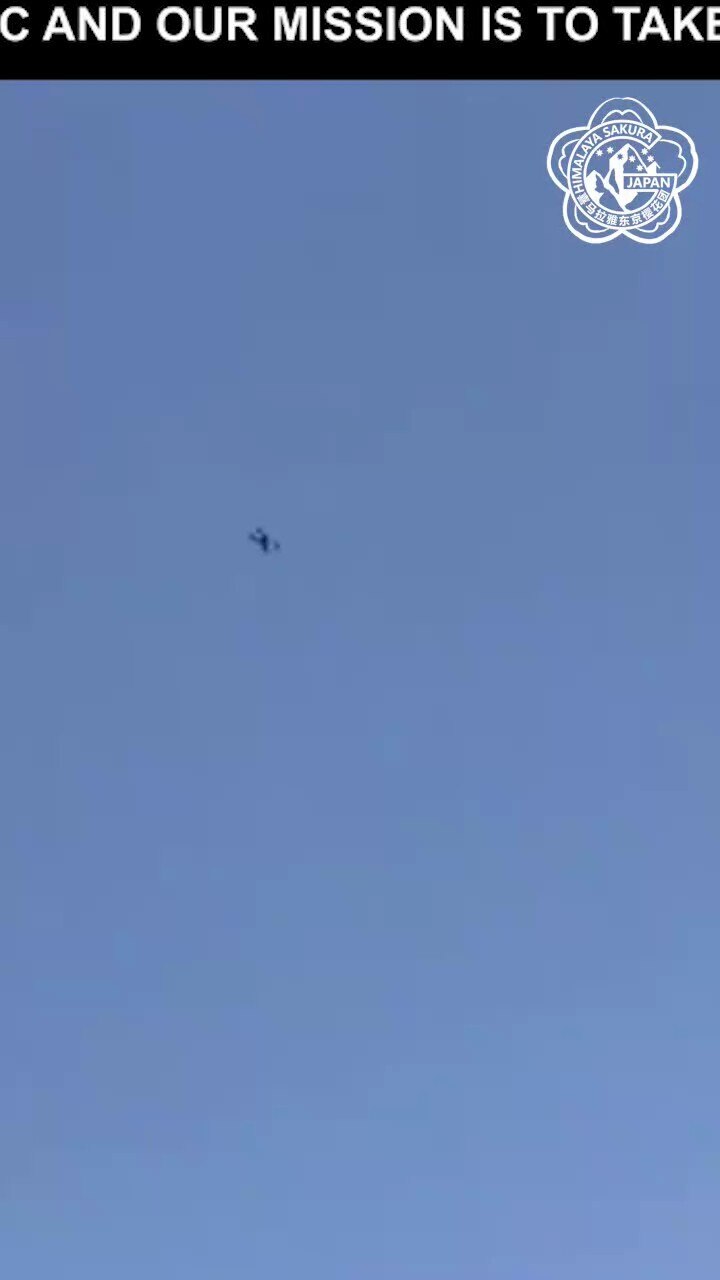 上海「精準防控 」民眾，地上機器人，天上無人機
Shanghai’s “accurate control” to the people, there were Robots on the ground...