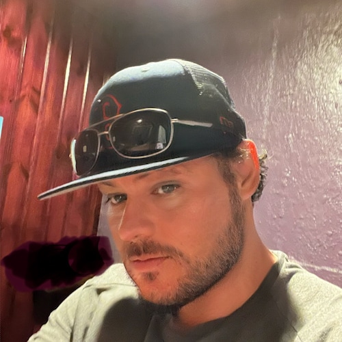 Patriot.  🇺🇸 Pipehitter.  🔨 #MAGA America First.  Don't Tread On Me.  Join, Or Die.