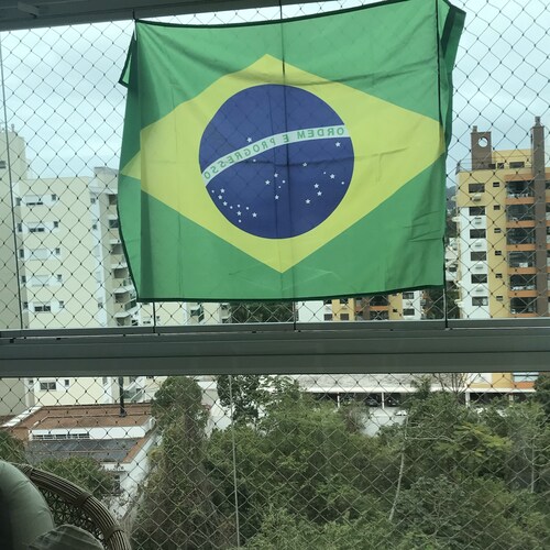 curso superior completo de Direito ,  só conservadora e luto por um mundo livre do comunismo , em especial o Brasil !