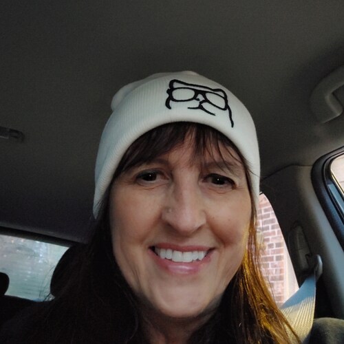 Die hard Bonamassa fan! OSU Cowboys Rule! Sexy grandma, and I love my babies....humans and non-humans.