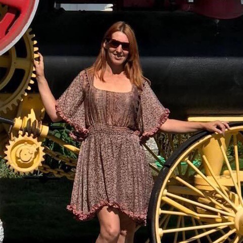 a wife and  mother of 4 adult boys, a grandma of 7, 
a conservative/republican. 
I also am a avid spelunker. we hike und...