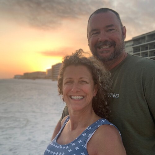 💕Momma of two
✨Jesus follower
🌿Essential Oil addict
❤️Wellness advocate
🍜Cook/baker
🌸DIY Crafty Guru
🛳✈️Travel
👇🏻...