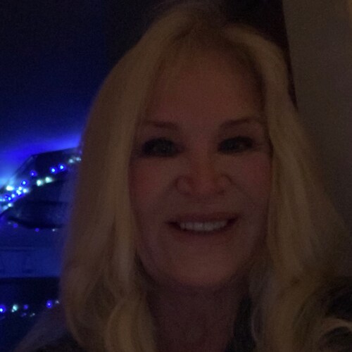 Christian, Navy wife and MAGA hat wearer. I love this country and believe in a 1 rule of law and not rules for thee but ...