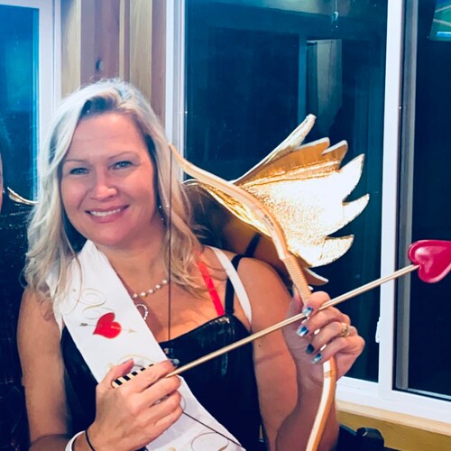 SHANNON AMERICA 🇺🇸! I ❤️ my country, military, police, and my freedoms! RN BSN BS in Education @ShanPatriot on Twitter...