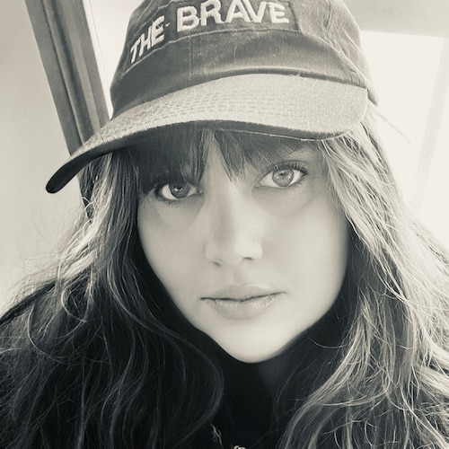 author, freelancer, homesteader, honest blunt woman.  @liquidshoe  on Twitter proud fringe member  
I will always find t...