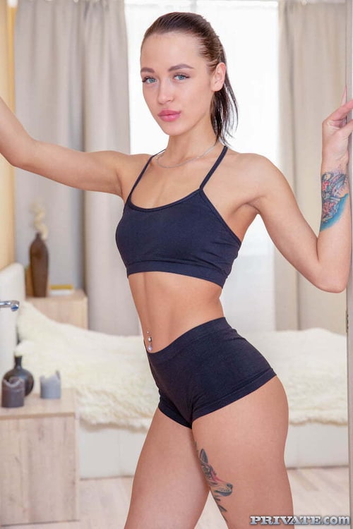 In St. Petersburg, 29-year-old porn actress Kristina Lisina (Kris the fox) got tired of her life, we...