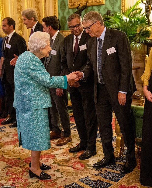 Queen Elizabeth (age 95): No mask
Bill Gates (age 65): No mask
John Kerry (age 77): No mask 
Boris J...